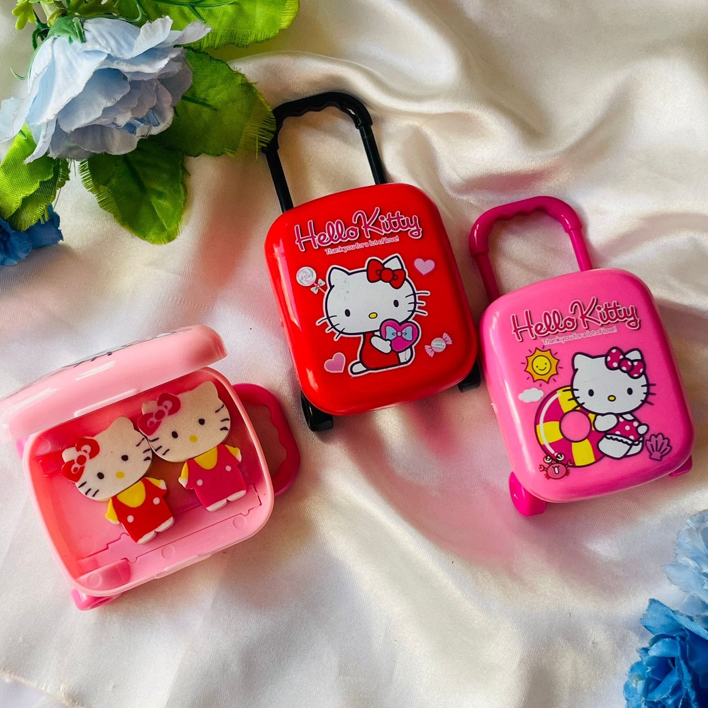 Hello Kitty Eraser set of 2 in cute Trolley